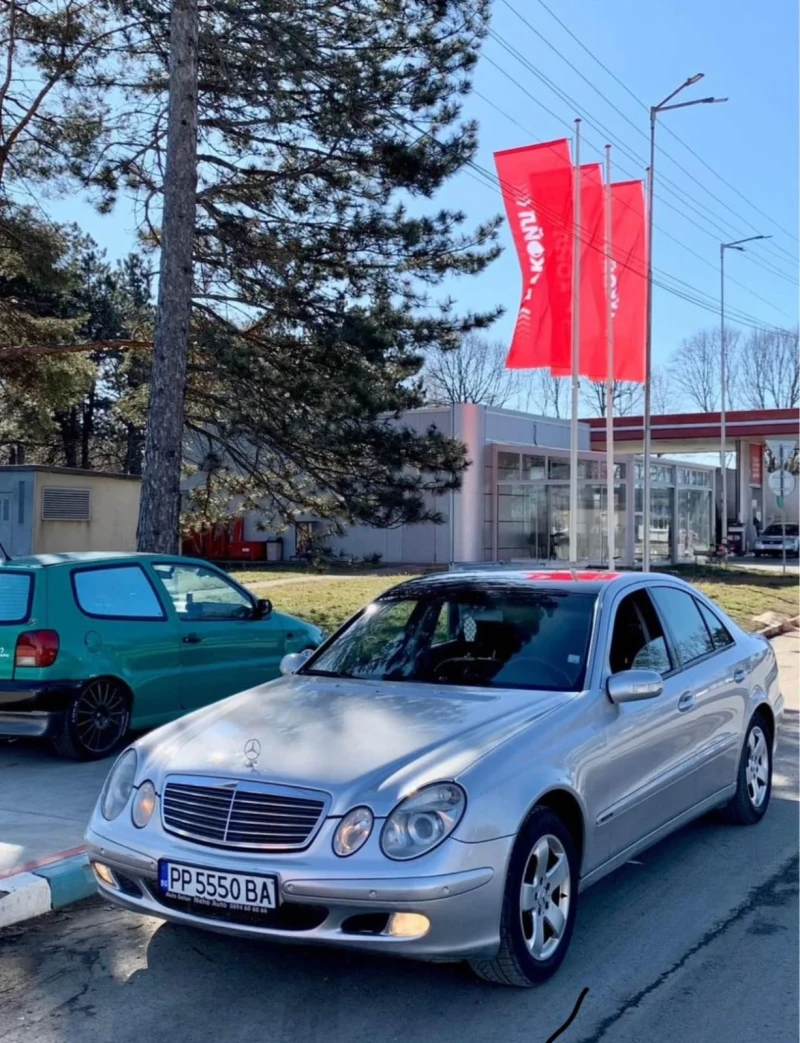 Mercedes-Benz E 220, снимка 1 - Автомобили и джипове - 47616447