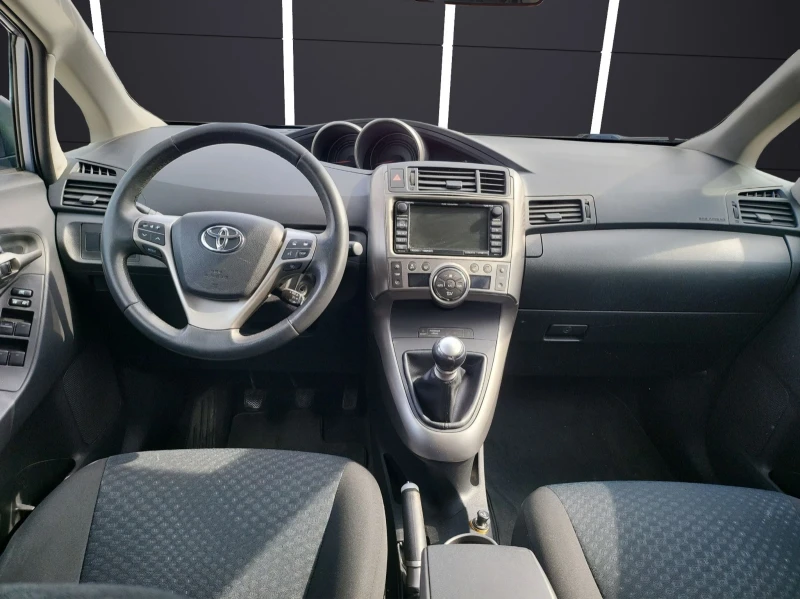 Toyota Verso 2.0 D4D 6+ 1, снимка 10 - Автомобили и джипове - 49301019