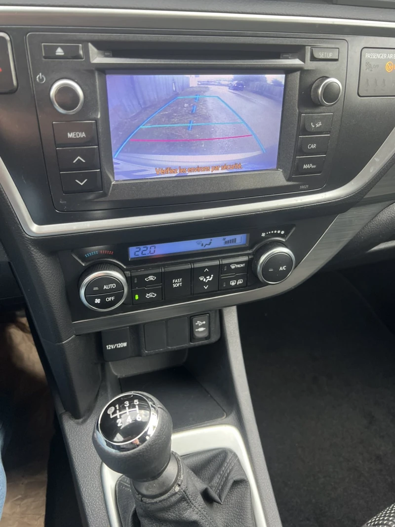 Toyota Auris Камера Франция, снимка 11 - Автомобили и джипове - 52385429