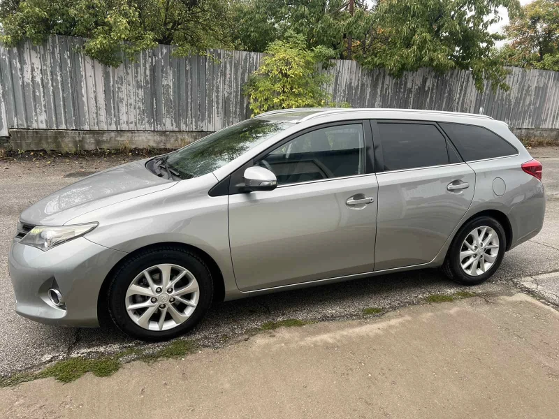 Toyota Auris Камера Франция, снимка 2 - Автомобили и джипове - 52385429