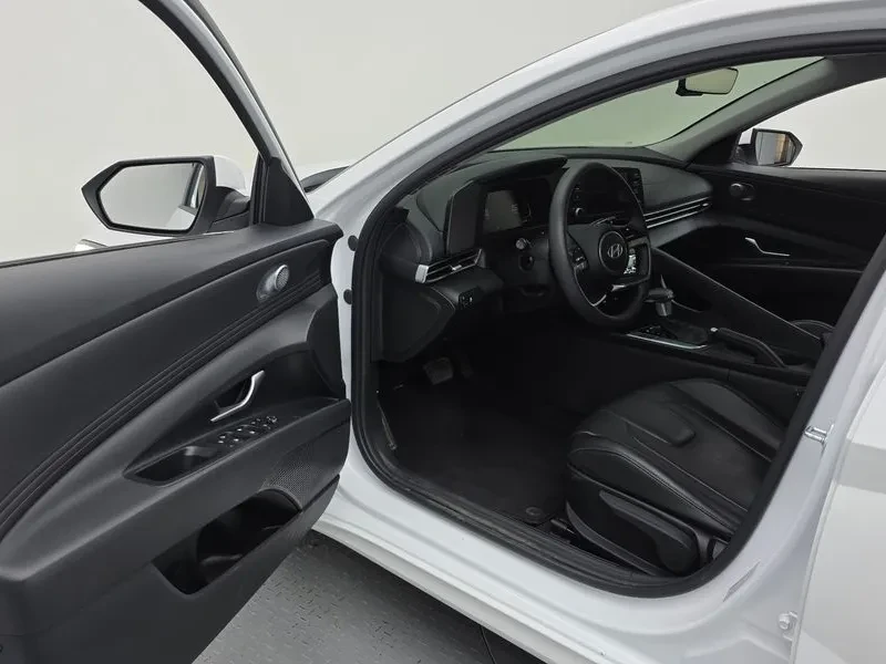 Hyundai Elantra (Cn7) 1.6 Smart, снимка 10 - Автомобили и джипове - 55087263