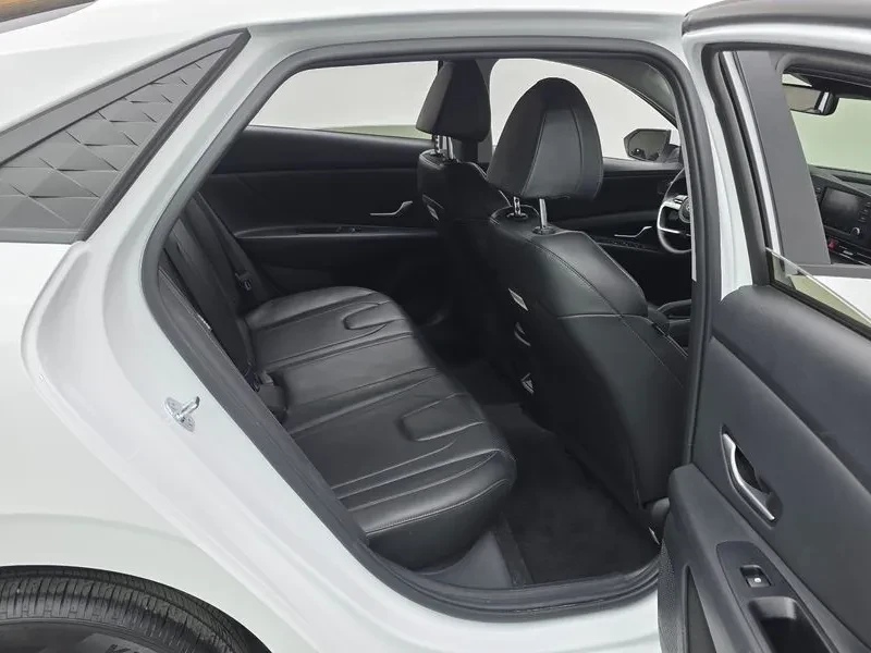 Hyundai Elantra (Cn7) 1.6 Smart, снимка 11 - Автомобили и джипове - 55087263