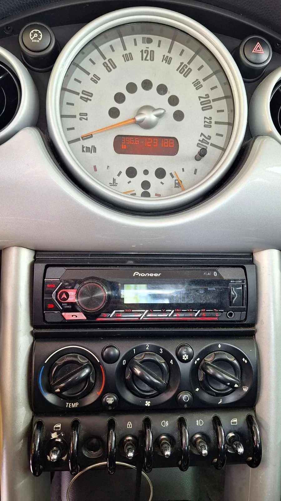 Mini Cooper One - изображение 4