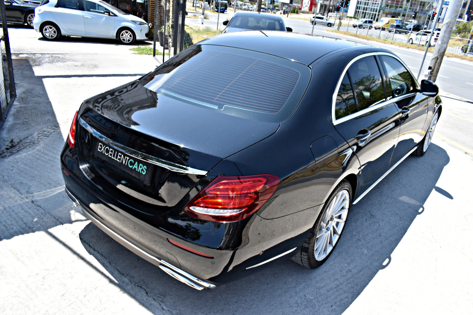 Mercedes-Benz E 200  - изображение 4