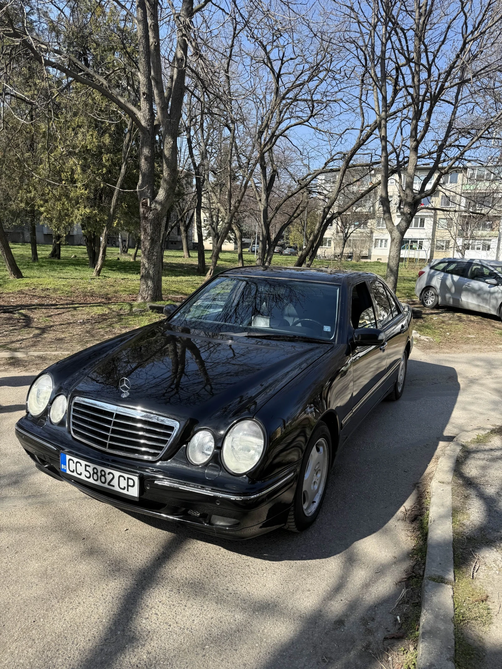 Mercedes-Benz E 320, снимка 3 - Автомобили и джипове - 53295618