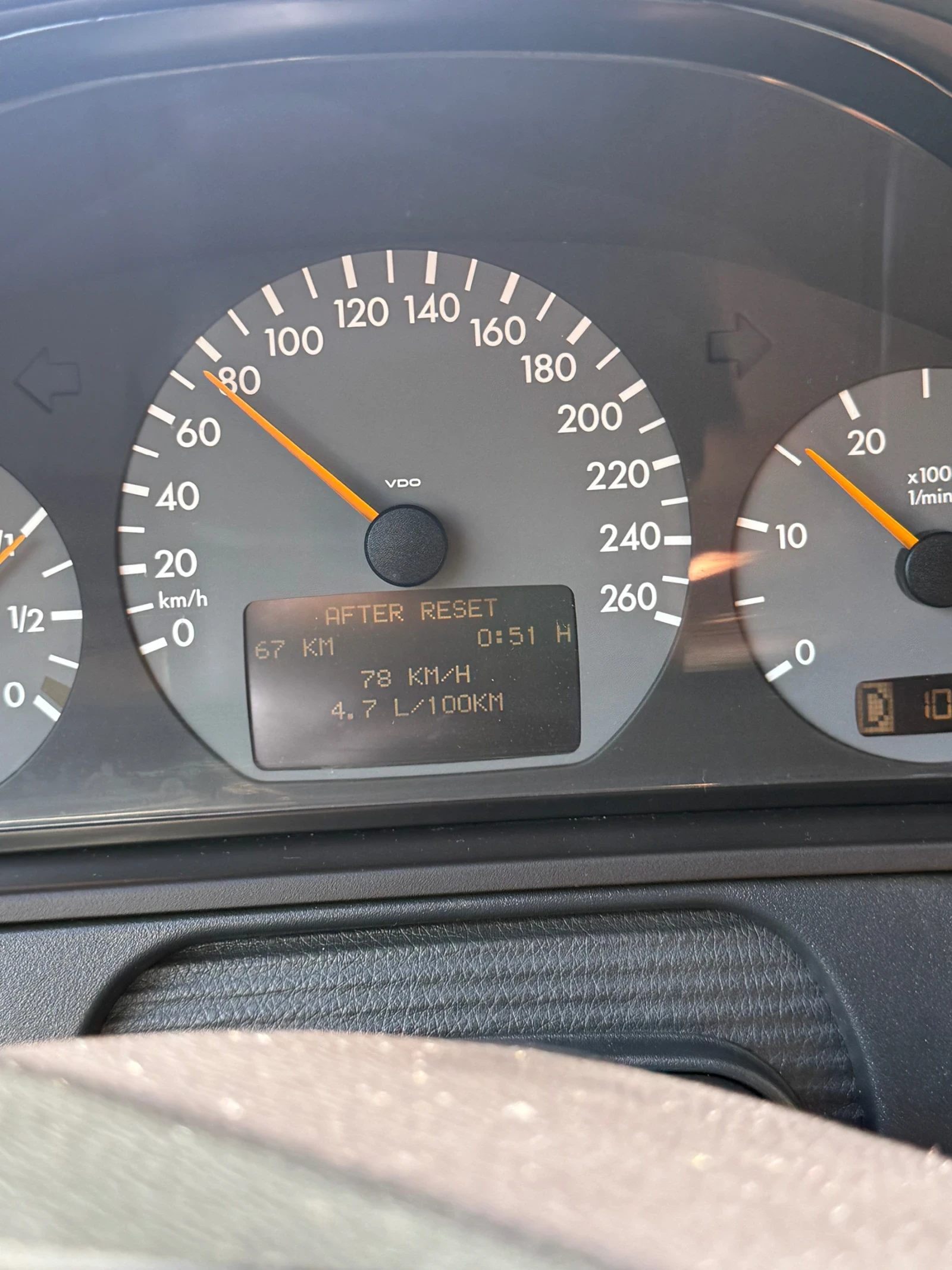 Mercedes-Benz E 320  - изображение 9