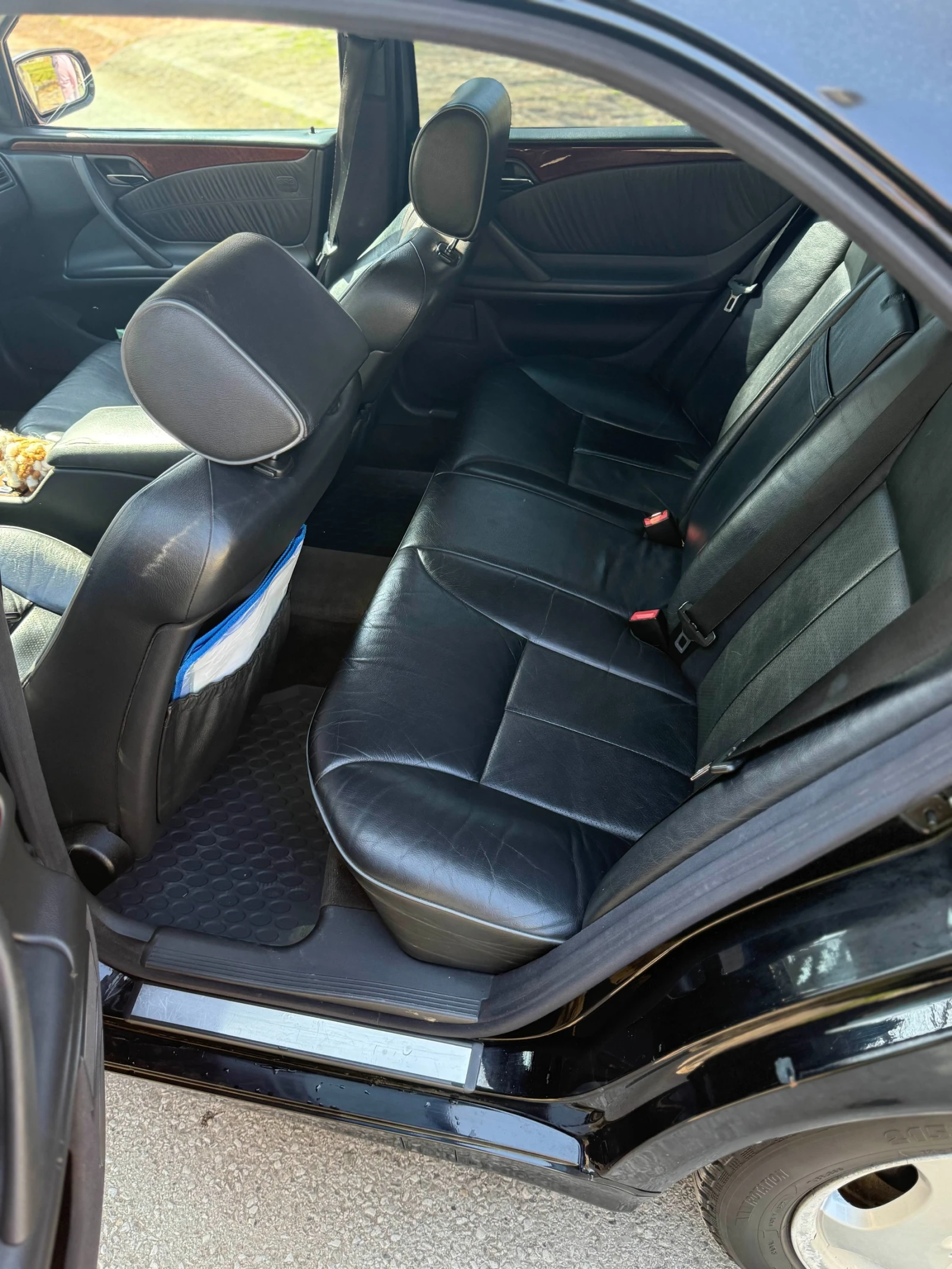 Mercedes-Benz E 320, снимка 9 - Автомобили и джипове - 53295618