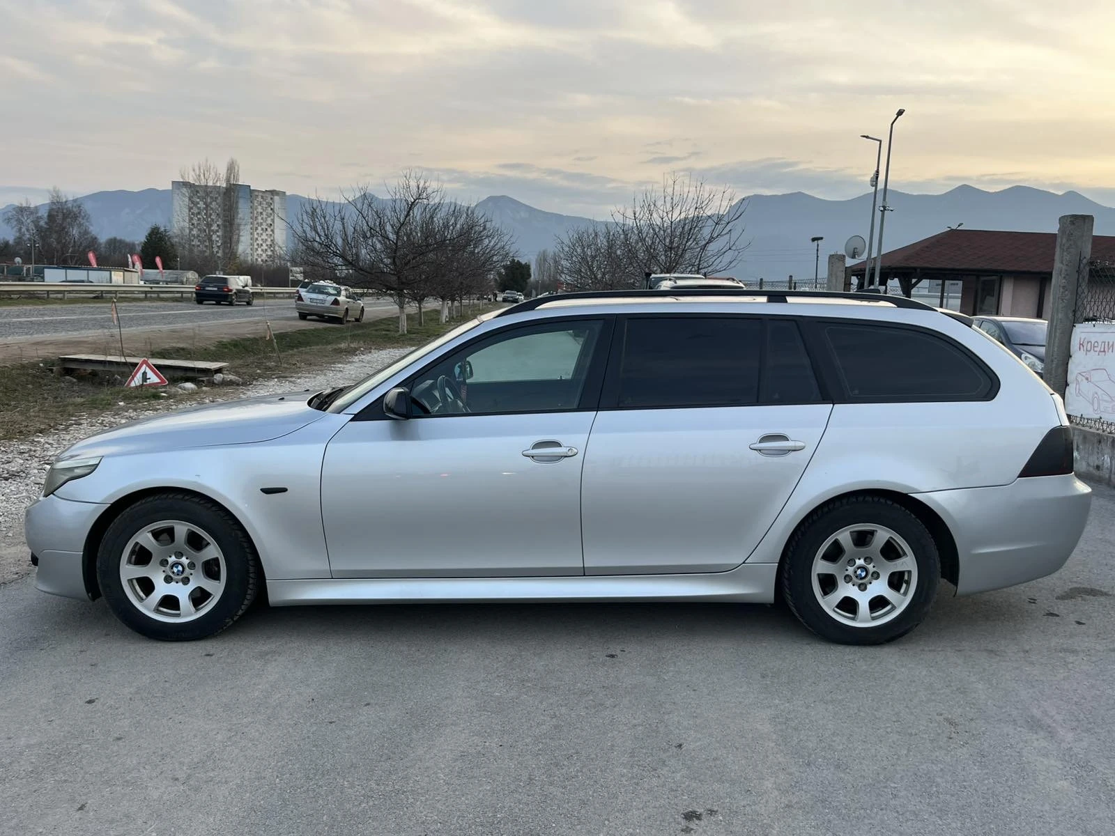 BMW 530 3.0TDI 218кс М-PACKET РЕГИСТРИРАНО ОБСЛУЖЕНО - изображение 6