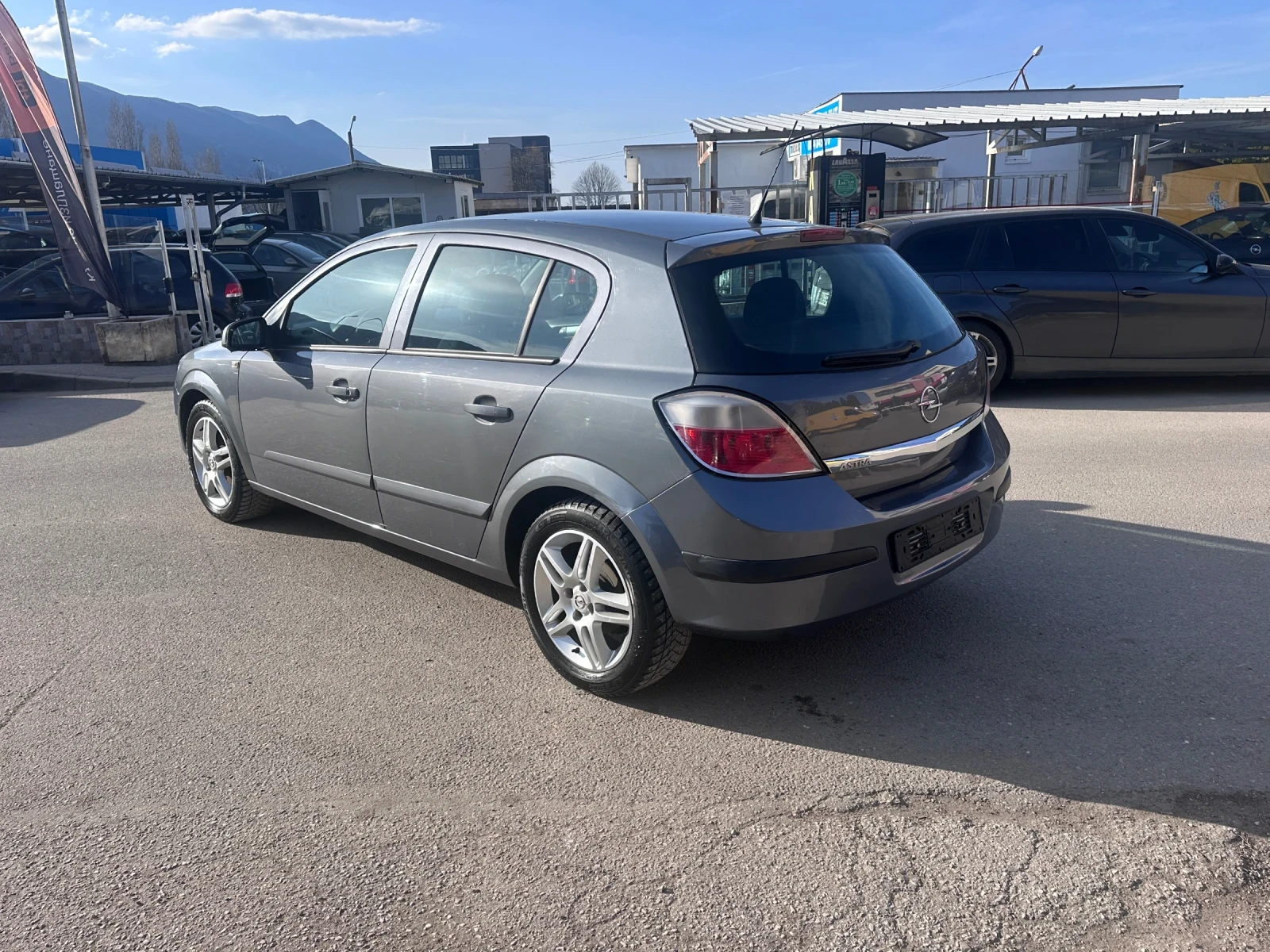 Opel Astra FaceLift - 1.4i GAZ , снимка 7 - Автомобили и джипове - 53771193