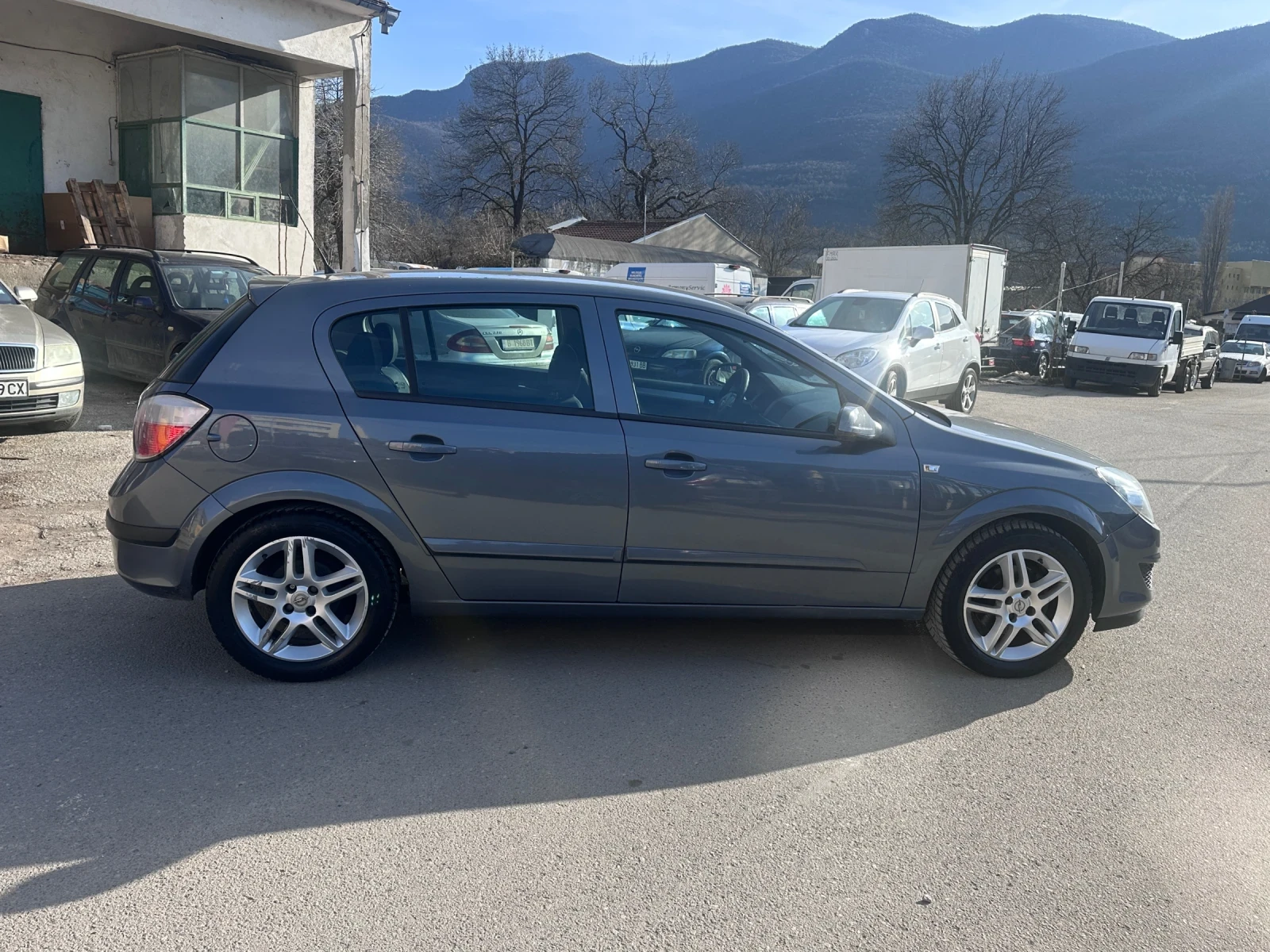 Opel Astra FaceLift - 1.4i GAZ , снимка 4 - Автомобили и джипове - 53771193