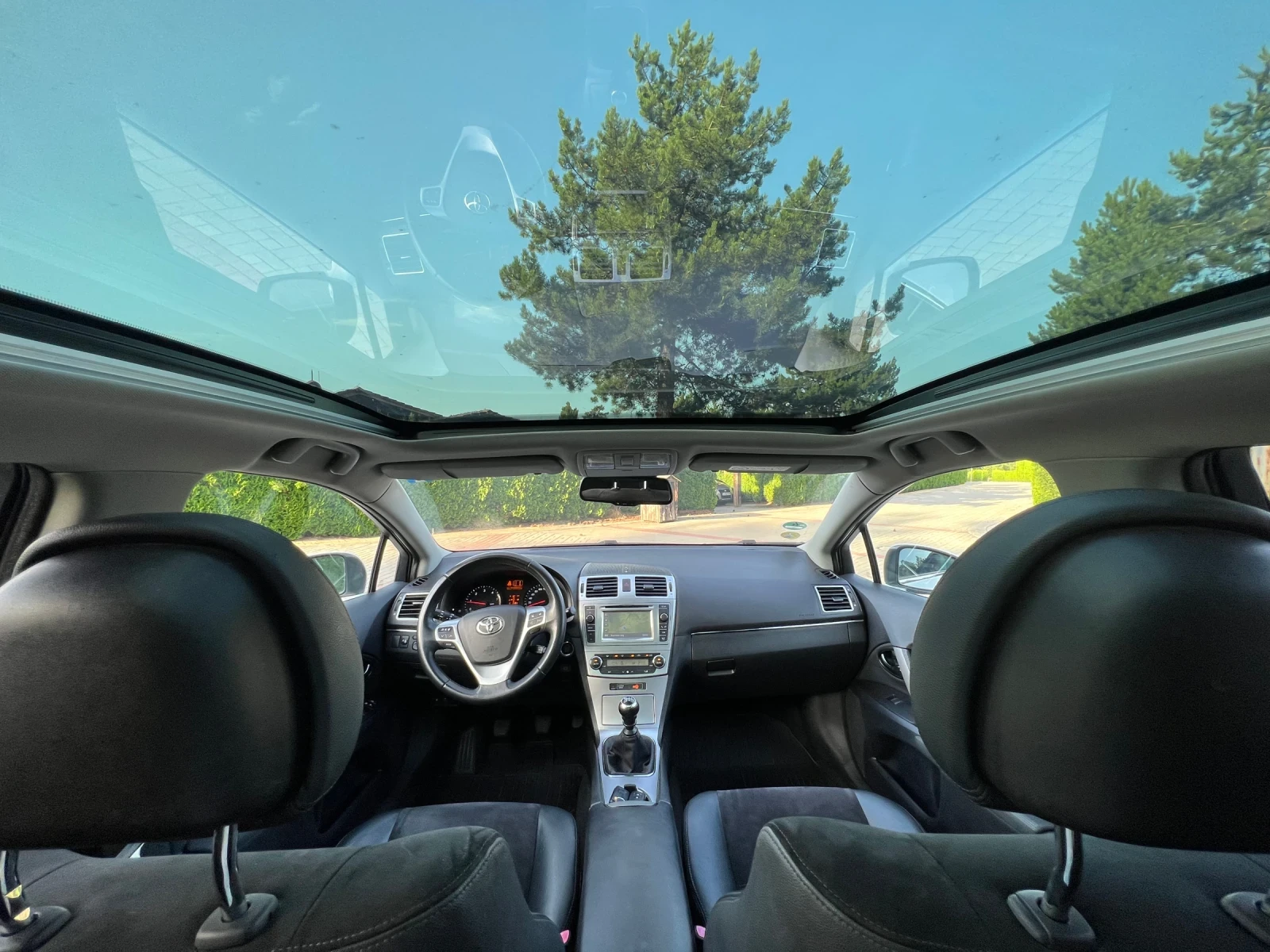 Toyota Avensis 2.0D-4D* Фейслифт* Кожа* Алкантара* Нави* Камера* , снимка 15 - Автомобили и джипове - 55426788