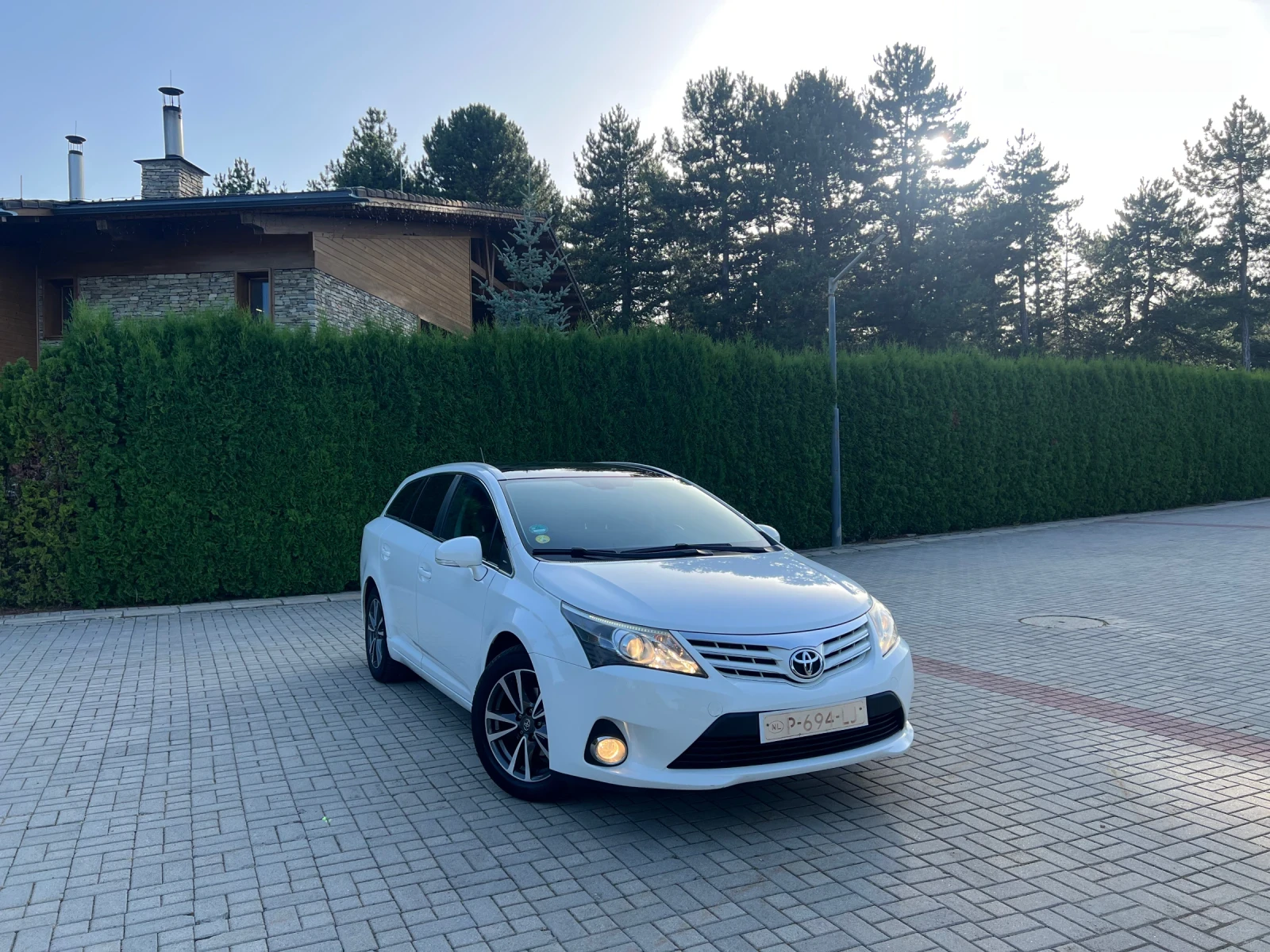 Toyota Avensis 2.0D-4D* Фейслифт* Кожа* Алкантара* Нави* Камера* , снимка 3 - Автомобили и джипове - 55426788