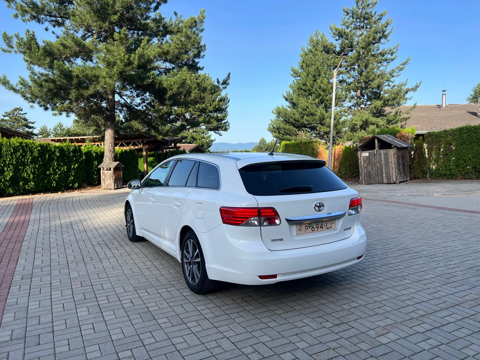 Toyota Avensis 2.0D-4D* Фейслифт* Кожа* Алкантара* Нави* Камера* , снимка 7 - Автомобили и джипове - 55426788