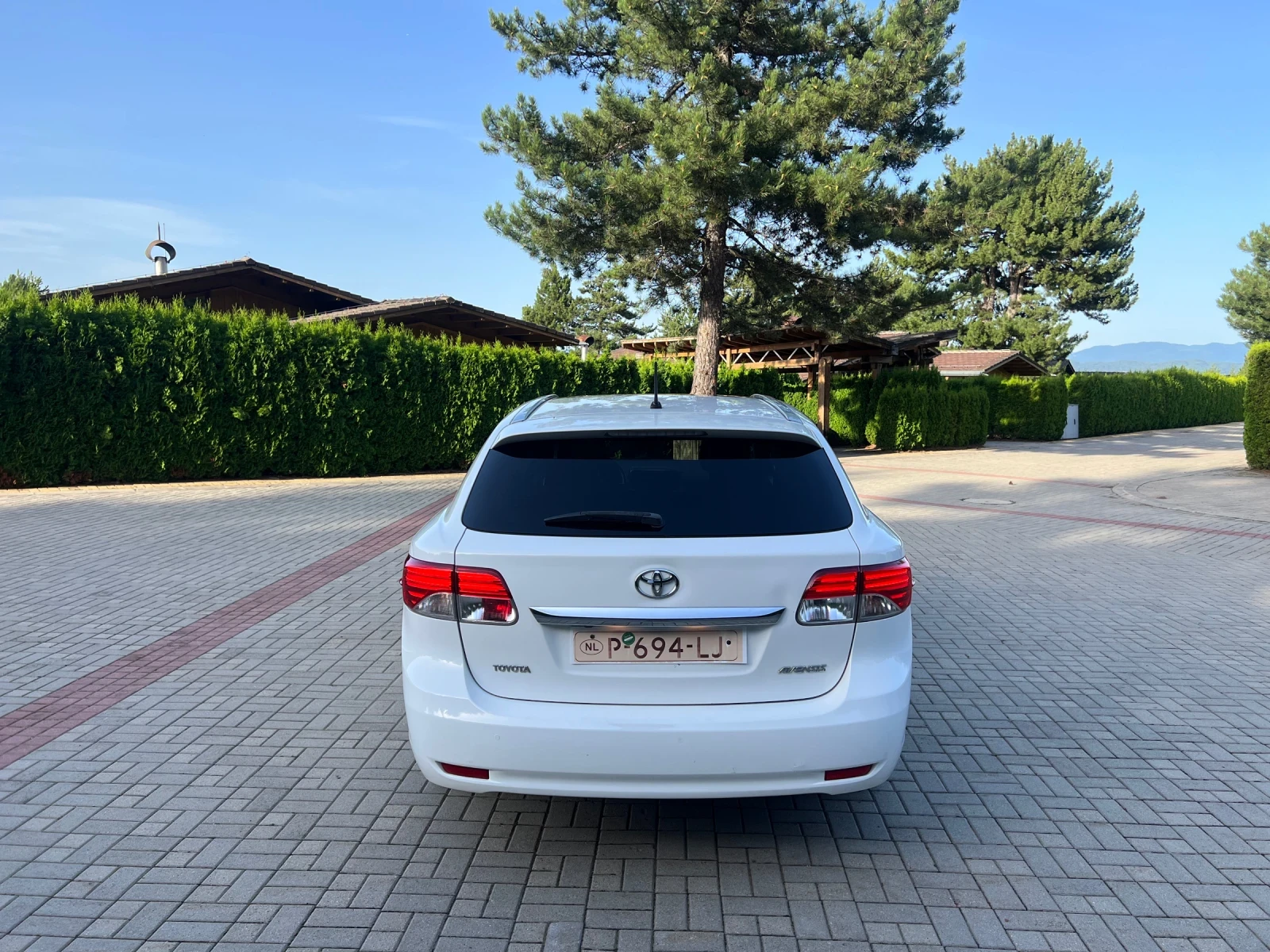 Toyota Avensis 2.0D-4D* Фейслифт* Кожа* Алкантара* Нави* Камера* , снимка 6 - Автомобили и джипове - 55426788