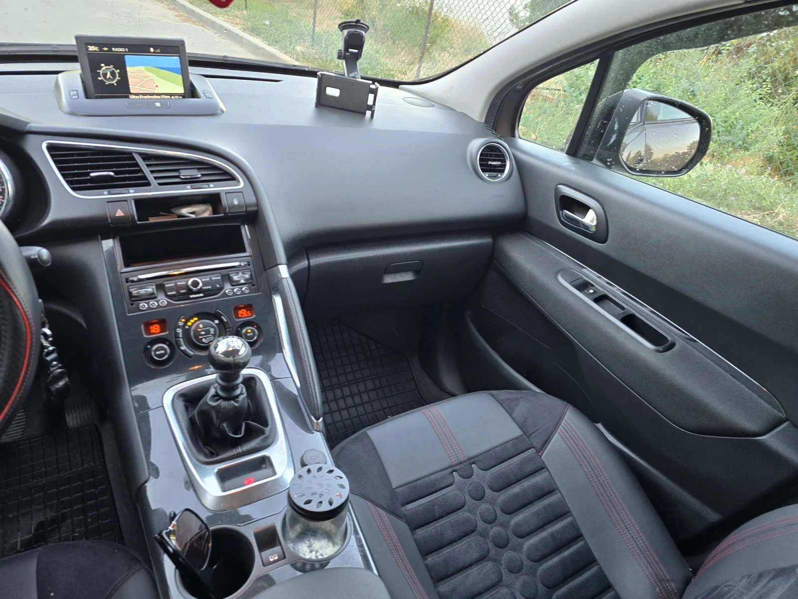 Peugeot 3008 1.6HDI/115кс/Подгрев/Панорама, снимка 15 - Автомобили и джипове - 55719191