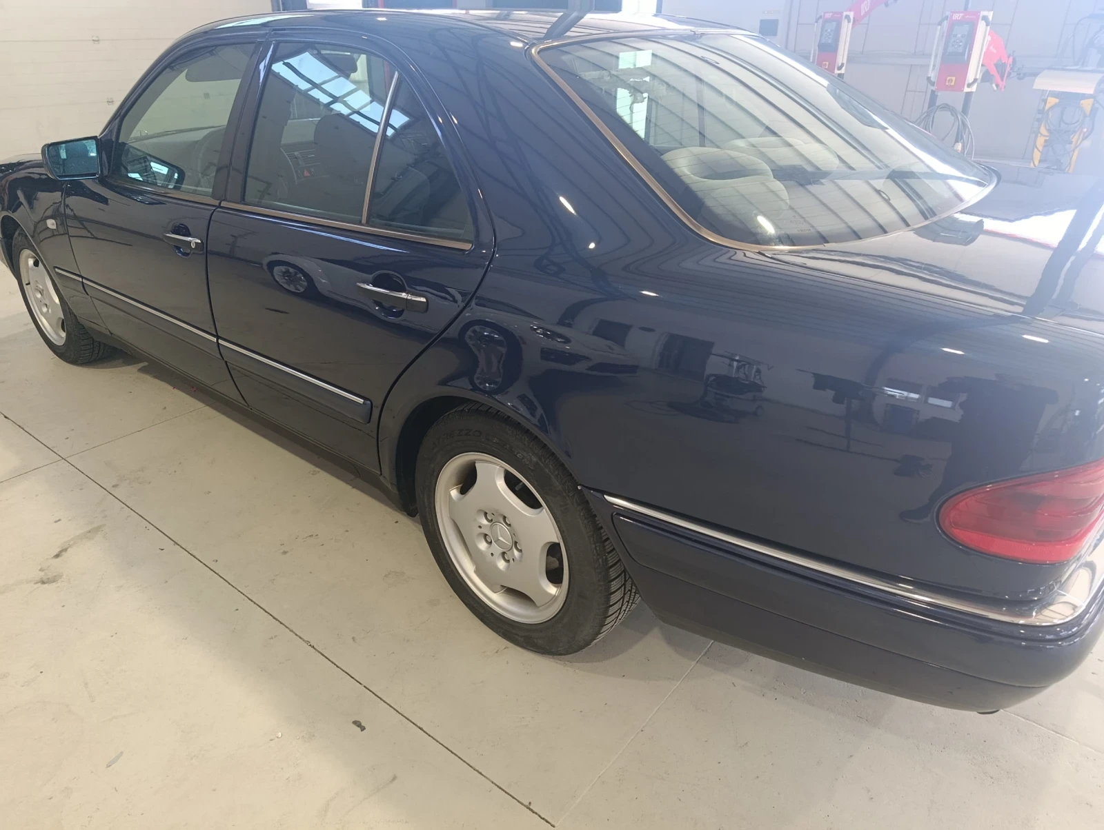 Mercedes-Benz E 250, снимка 3 - Автомобили и джипове - 56407404