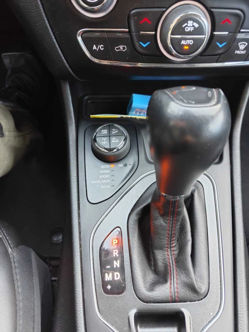 Jeep Cherokee trailhawk, снимка 2 - Автомобили и джипове - 52535172