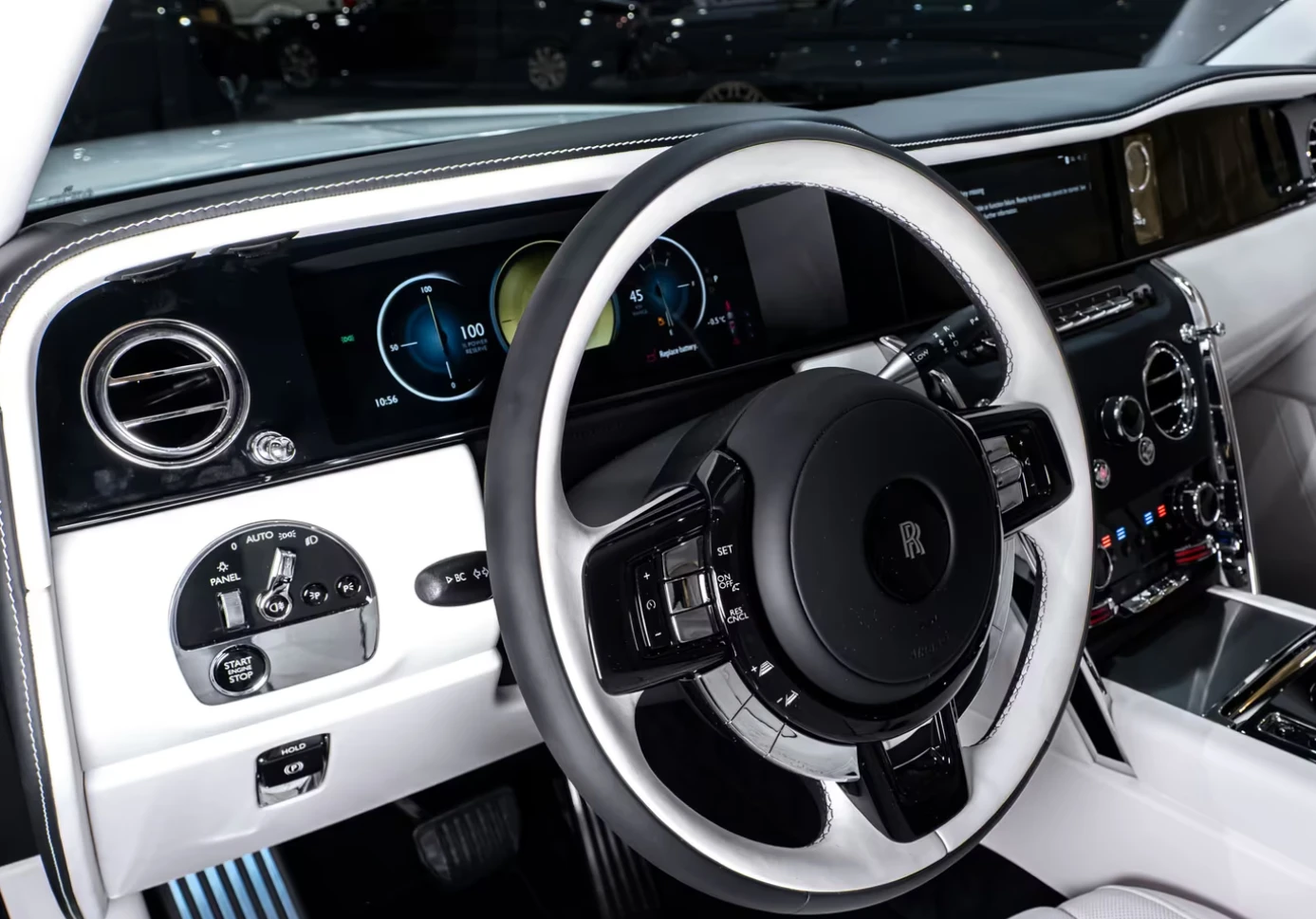 Rolls-Royce Cullinan SERIES II / FACELIFT / NOVITEC / STARLIGHT /, снимка 12 - Автомобили и джипове - 54302522