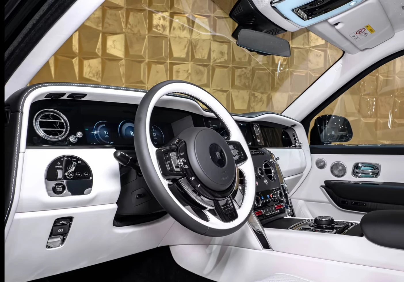 Rolls-Royce Cullinan SERIES II / FACELIFT / NOVITEC / STARLIGHT /, снимка 11 - Автомобили и джипове - 54302522