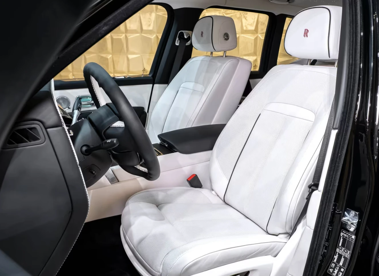 Rolls-Royce Cullinan SERIES II / FACELIFT / NOVITEC / STARLIGHT /, снимка 9 - Автомобили и джипове - 54302522