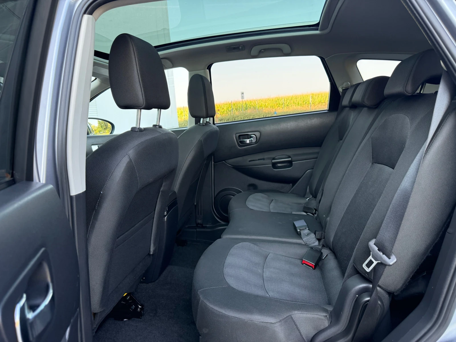 Nissan Qashqai + 2 2.0D/150ps/4x4/6+ 1/BOSE/PANORAMA | Mobile.bg � ����������� 11