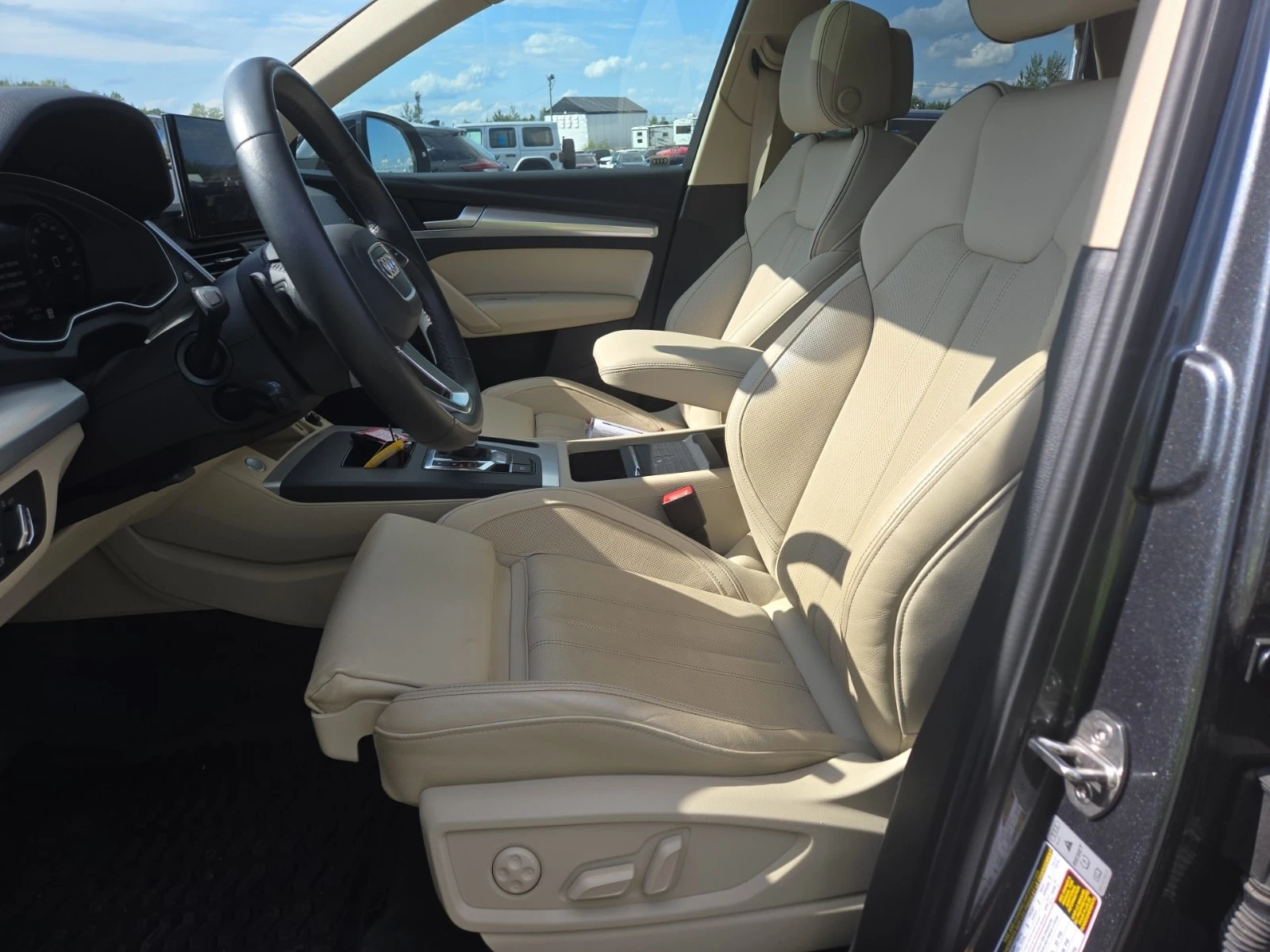 Audi Q5  PROGRESSIV / ДИСТРОНИК / АВТОКРЕДИТ , снимка 9 - Автомобили и джипове - 55899328