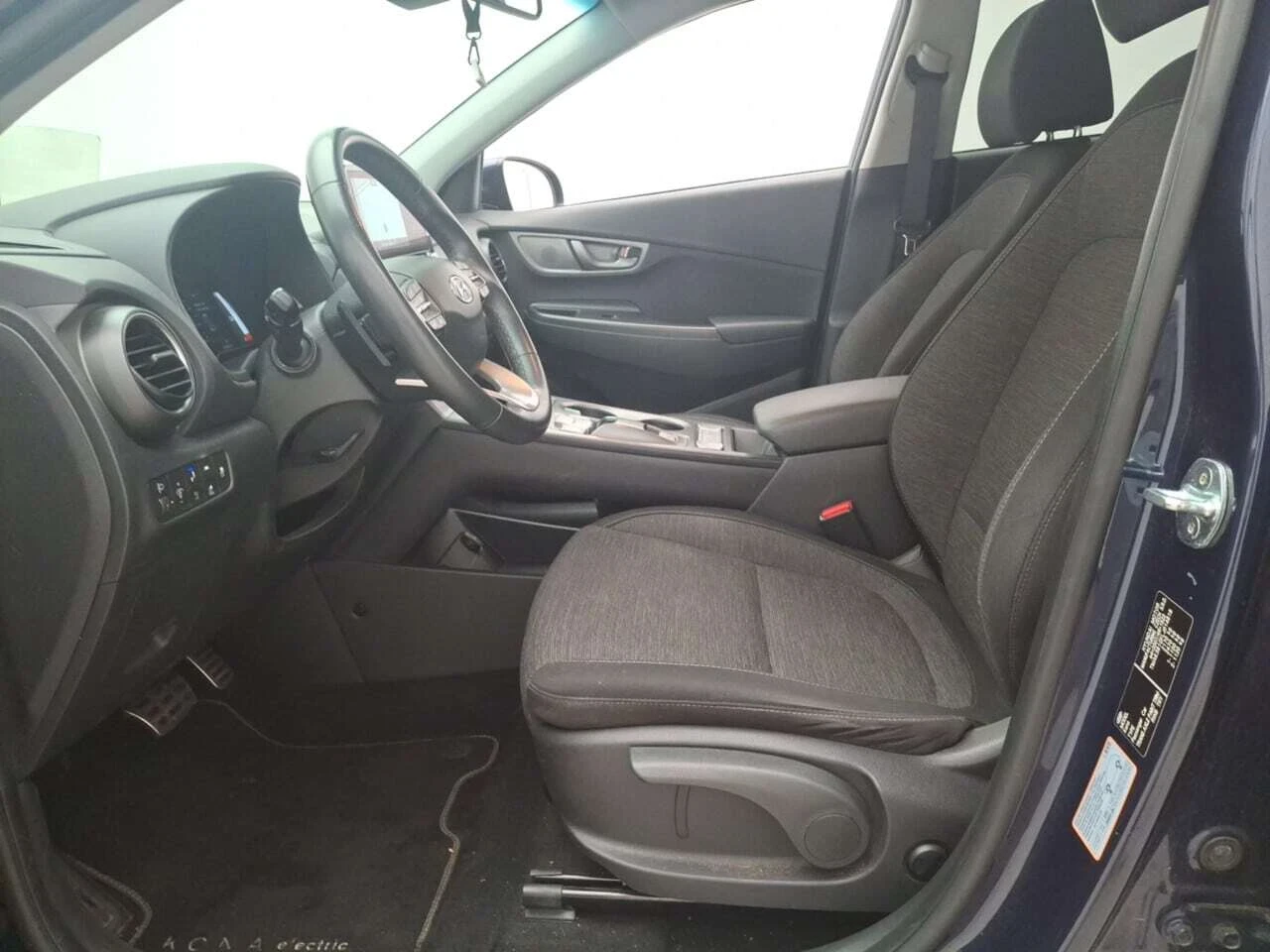 Hyundai Kona 64 kWh Fashion, снимка 3 - Автомобили и джипове - 56275558