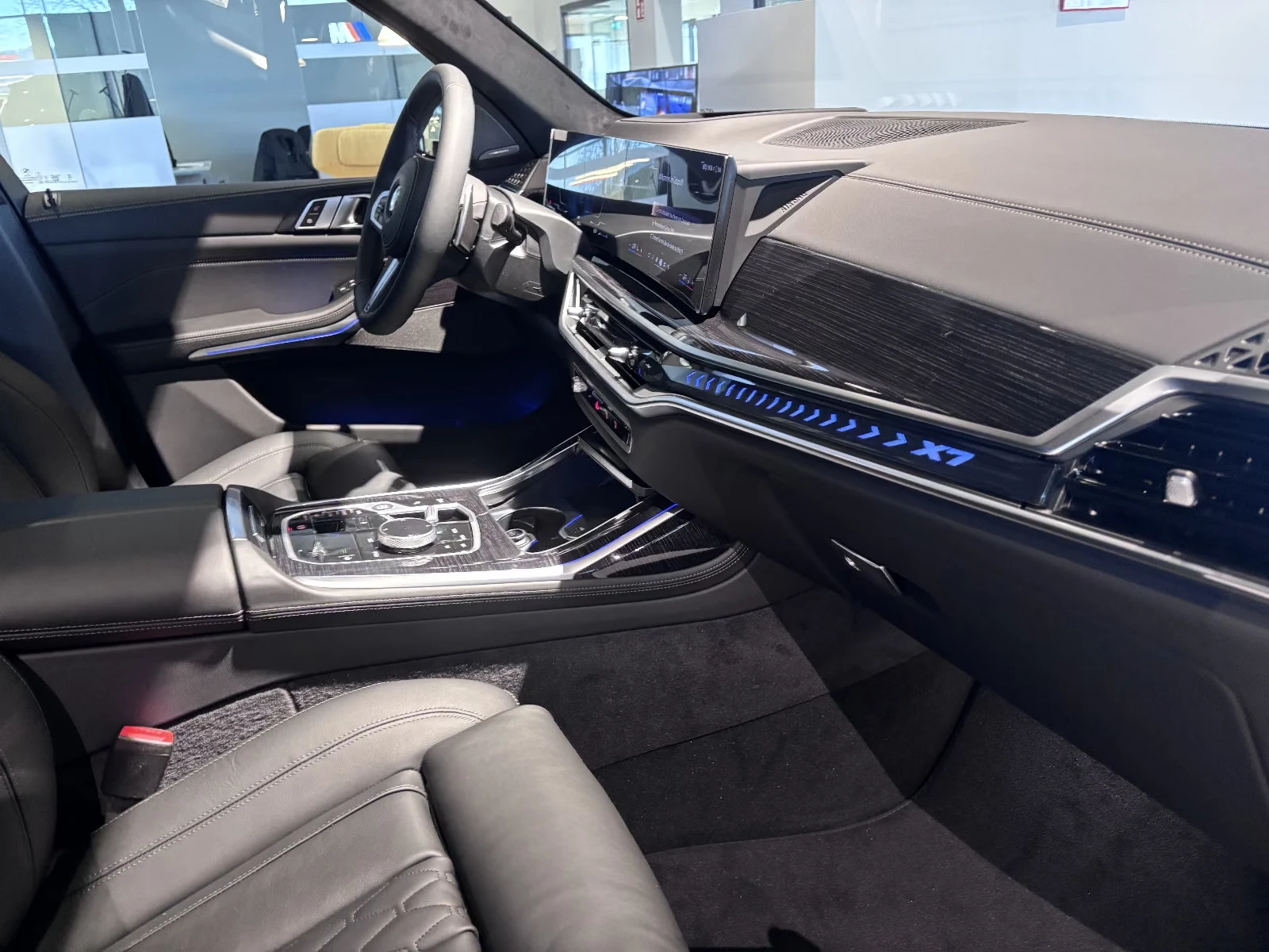 BMW X7 40d/xDrive/M-SPORT/HUD/7 SEAT/ICONIC GLOW/ | Mobile.bg � ����������� 7
