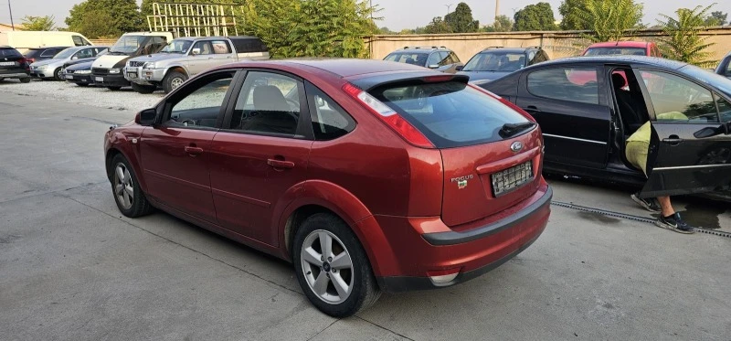 Ford Focus 1.8 , снимка 4 - Автомобили и джипове - 47987676