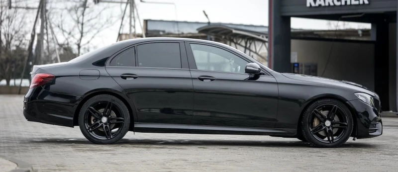 Mercedes-Benz E 220 AMG, снимка 3 - Автомобили и джипове - 53510341