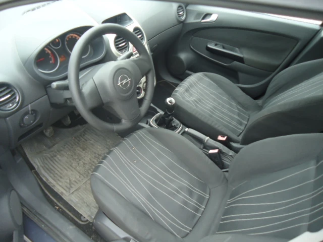 Opel Corsa 1.2 80kc, снимка 5 - Автомобили и джипове - 49111418