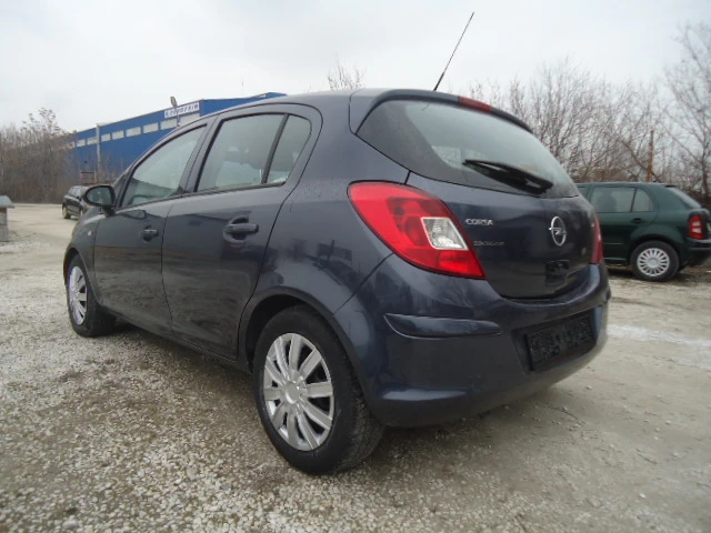 Opel Corsa 1.2 80kc, снимка 4 - Автомобили и джипове - 49111418