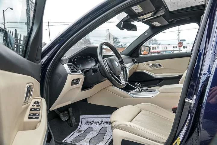 BMW 330 PLUG IN HYBRID | NAVI | CAM | ROOF | CLEAN CARFAX, снимка 7 - Автомобили и джипове - 53779822