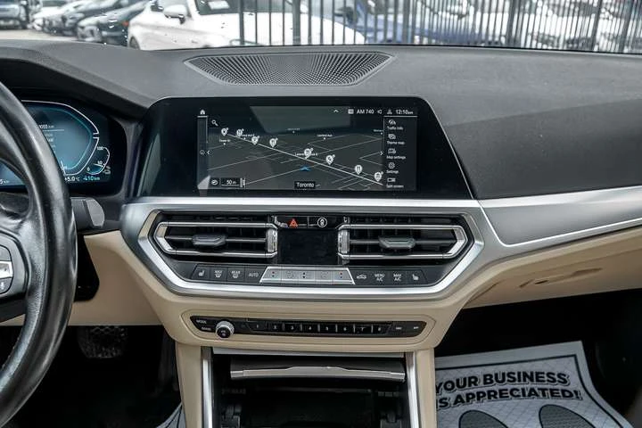 BMW 330 PLUG IN HYBRID | NAVI | CAM | ROOF | CLEAN CARFAX, снимка 15 - Автомобили и джипове - 53779822