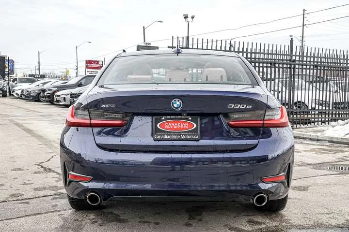 BMW 330 PLUG IN HYBRID | NAVI | CAM | ROOF | CLEAN CARFAX, снимка 6 - Автомобили и джипове - 53779822