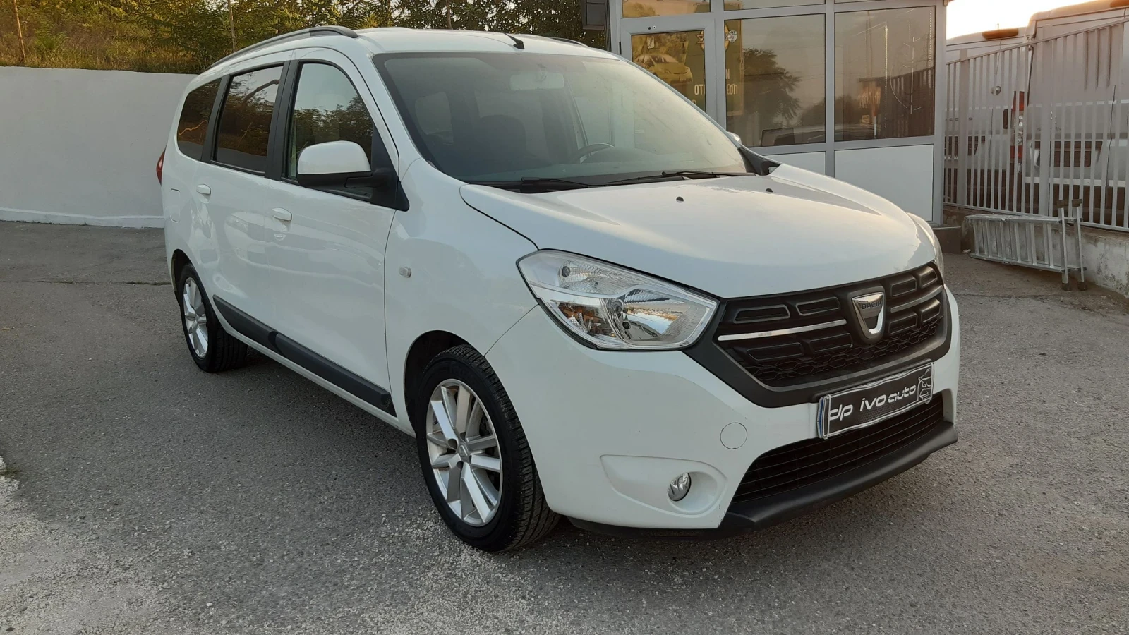 Dacia Lodgy 1.5DCI 115hp 6ск* * РАЗПРОДАЖБА* *  - изображение 7