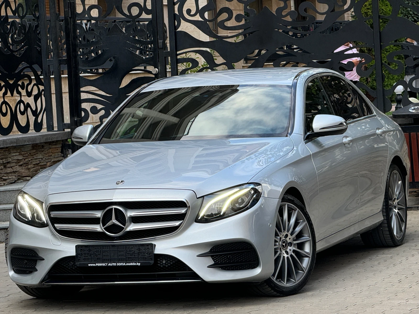 Mercedes-Benz E 220 2.2D-9G-4-MATIC-AMG-PREMIUM-ПОДГРЕВ-HEADUP-ДИГИТАЛ - [1] 