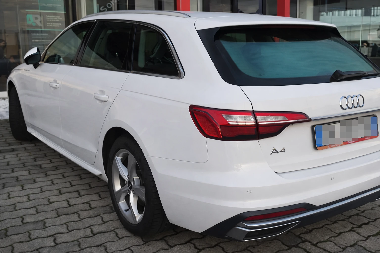 Audi A4  SW 2.0 40 TDI  ADVANCED 7 STRONIC - изображение 3