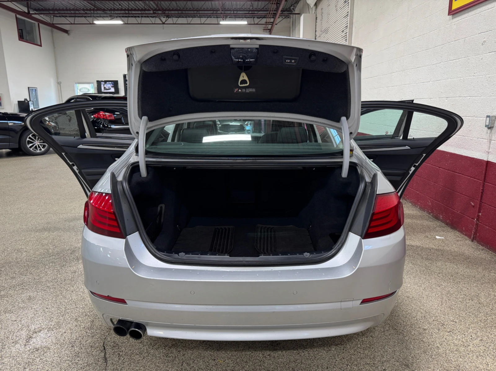 BMW 528 xDrive  - изображение 6