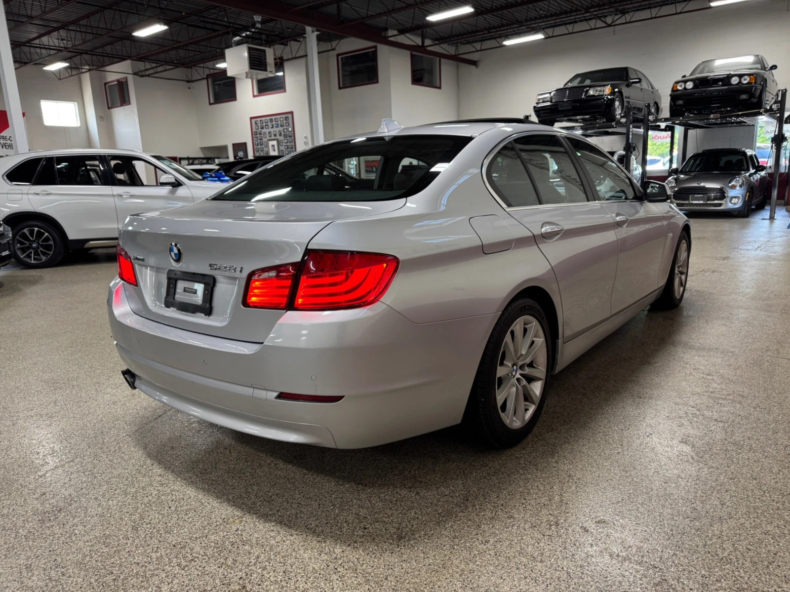 BMW 528 xDrive  - изображение 4