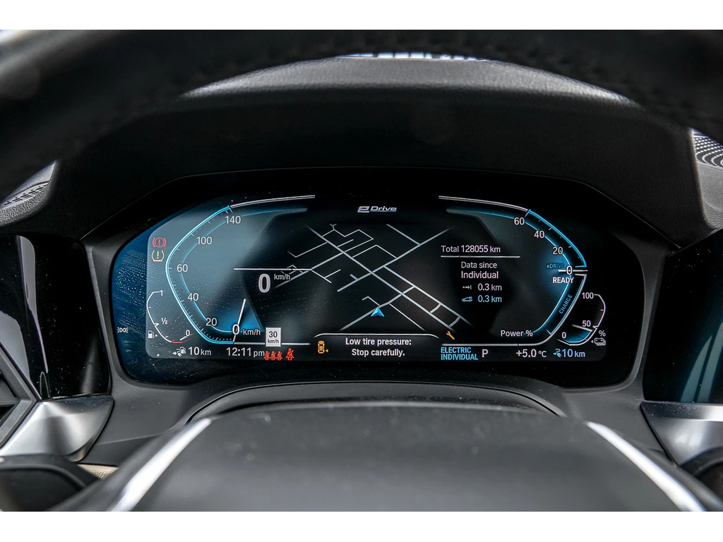 BMW 330 PLUG IN HYBRID | NAVI | CAM | ROOF | CLEAN CARFAX, снимка 17 - Автомобили и джипове - 53779822