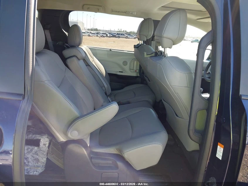 Toyota Sienna * Xle* КУПИ СЕГА* ФИКС.ЦЕНА* , снимка 8 - Автомобили и джипове - 54618291