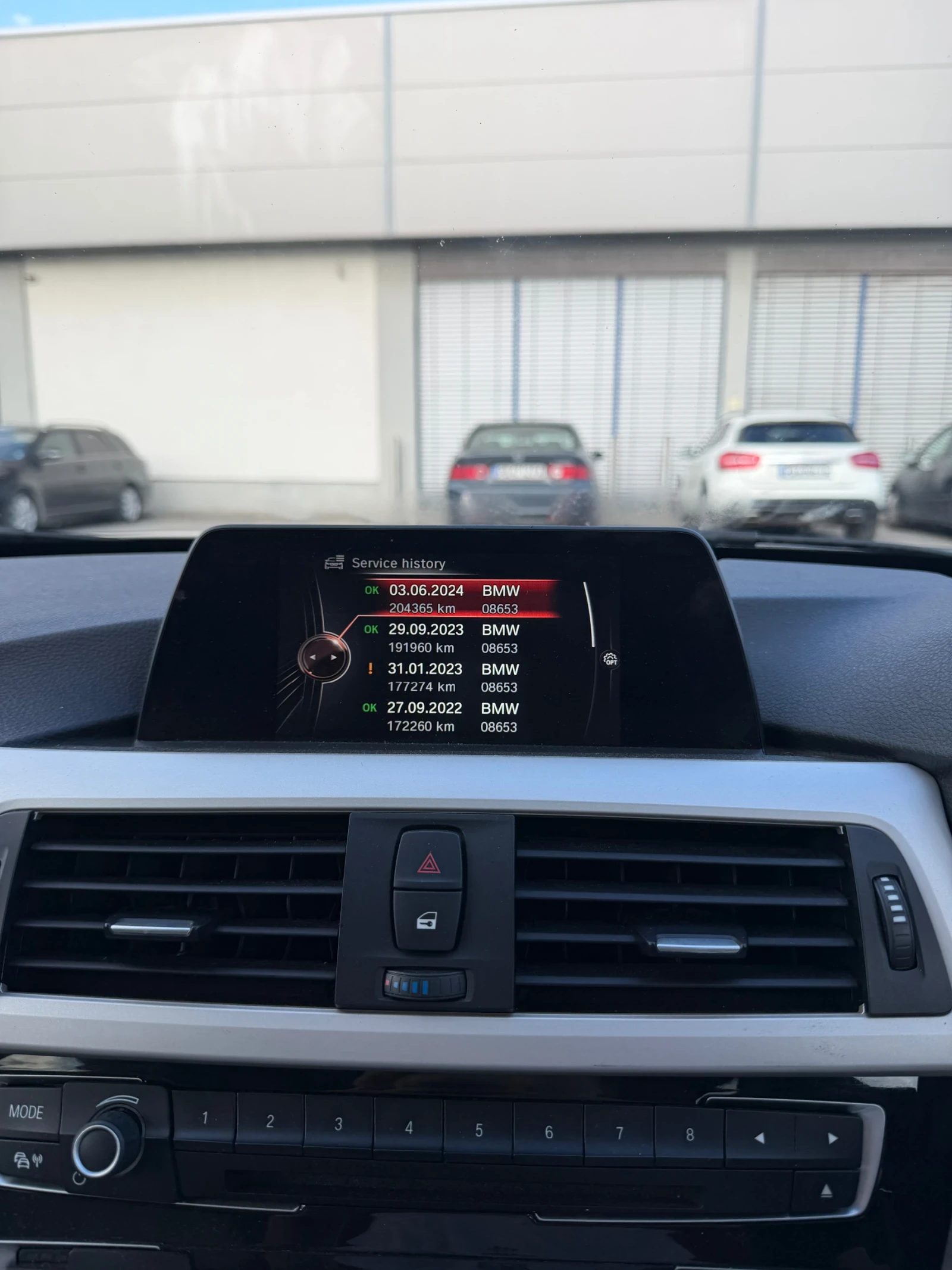 BMW 320 d FACELIFT EfficientDynamics, снимка 8 - Автомобили и джипове - 54768439