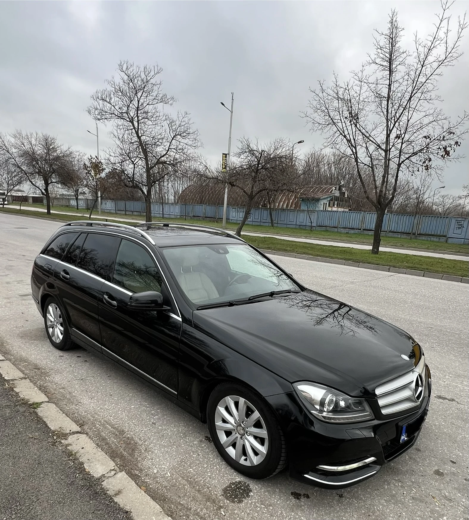 Mercedes-Benz C 220 Avangard, снимка 4 - Автомобили и джипове - 54910573