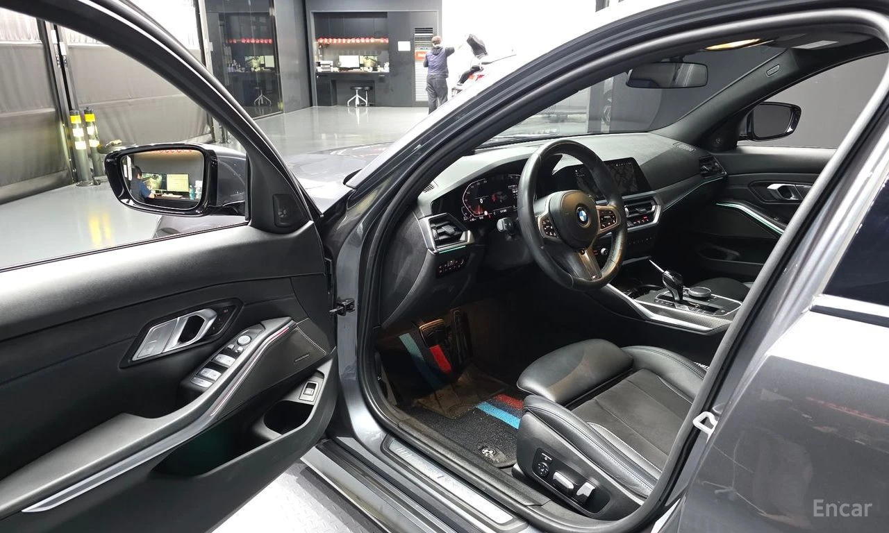BMW 320 d M Sport* HARMAN KARDON* 360* HEAD-UP* DISTRONIC*, снимка 5 - Автомобили и джипове - 54910038