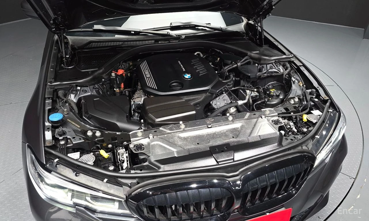 BMW 320 d M Sport* HARMAN KARDON* 360* HEAD-UP* DISTRONIC*, снимка 17 - Автомобили и джипове - 54910038
