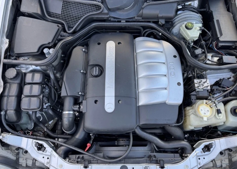 Mercedes-Benz E 270 2.7 CDI, снимка 8 - Автомобили и джипове - 55105658
