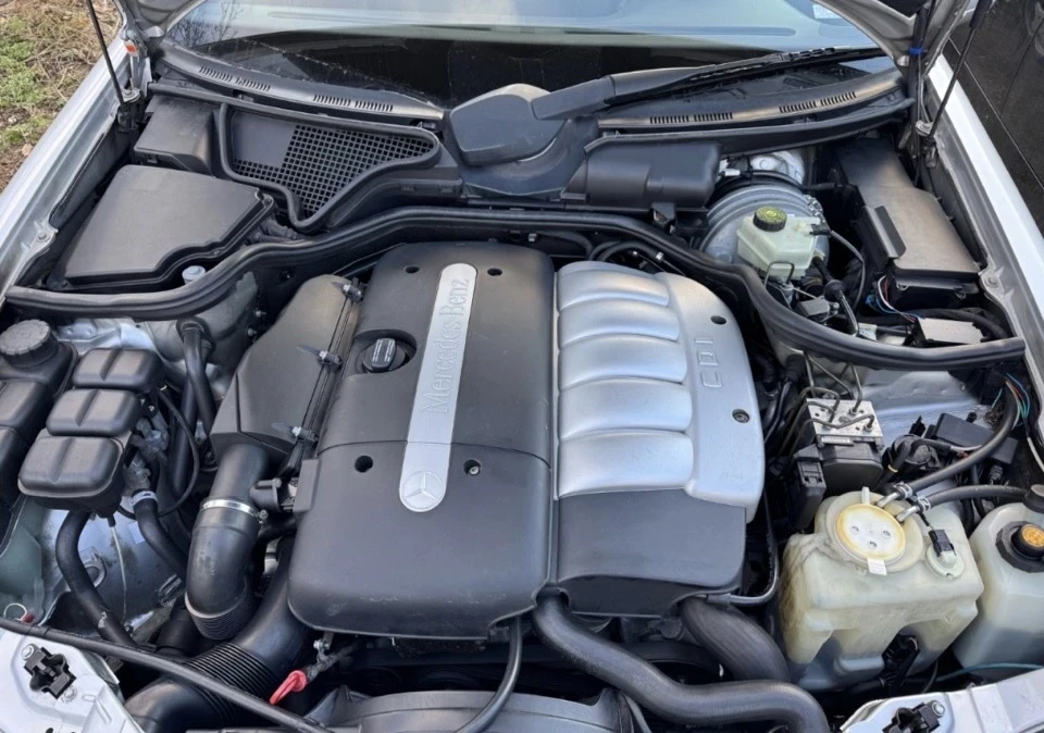 Mercedes-Benz E 270 2.7 CDI, снимка 9 - Автомобили и джипове - 55105658