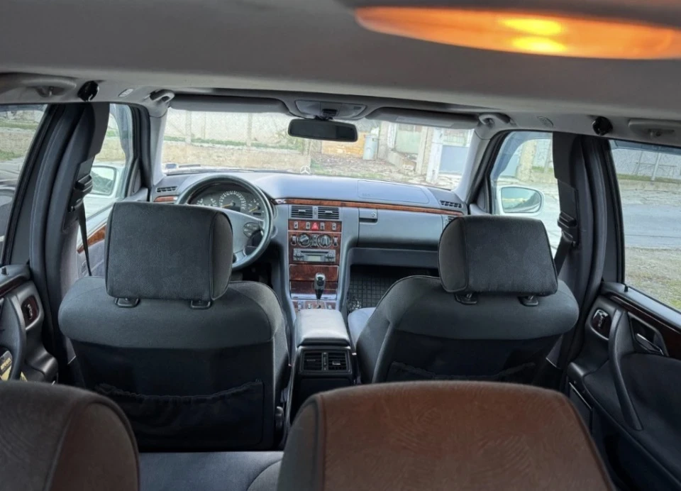 Mercedes-Benz E 270 2.7 CDI, снимка 11 - Автомобили и джипове - 55105658