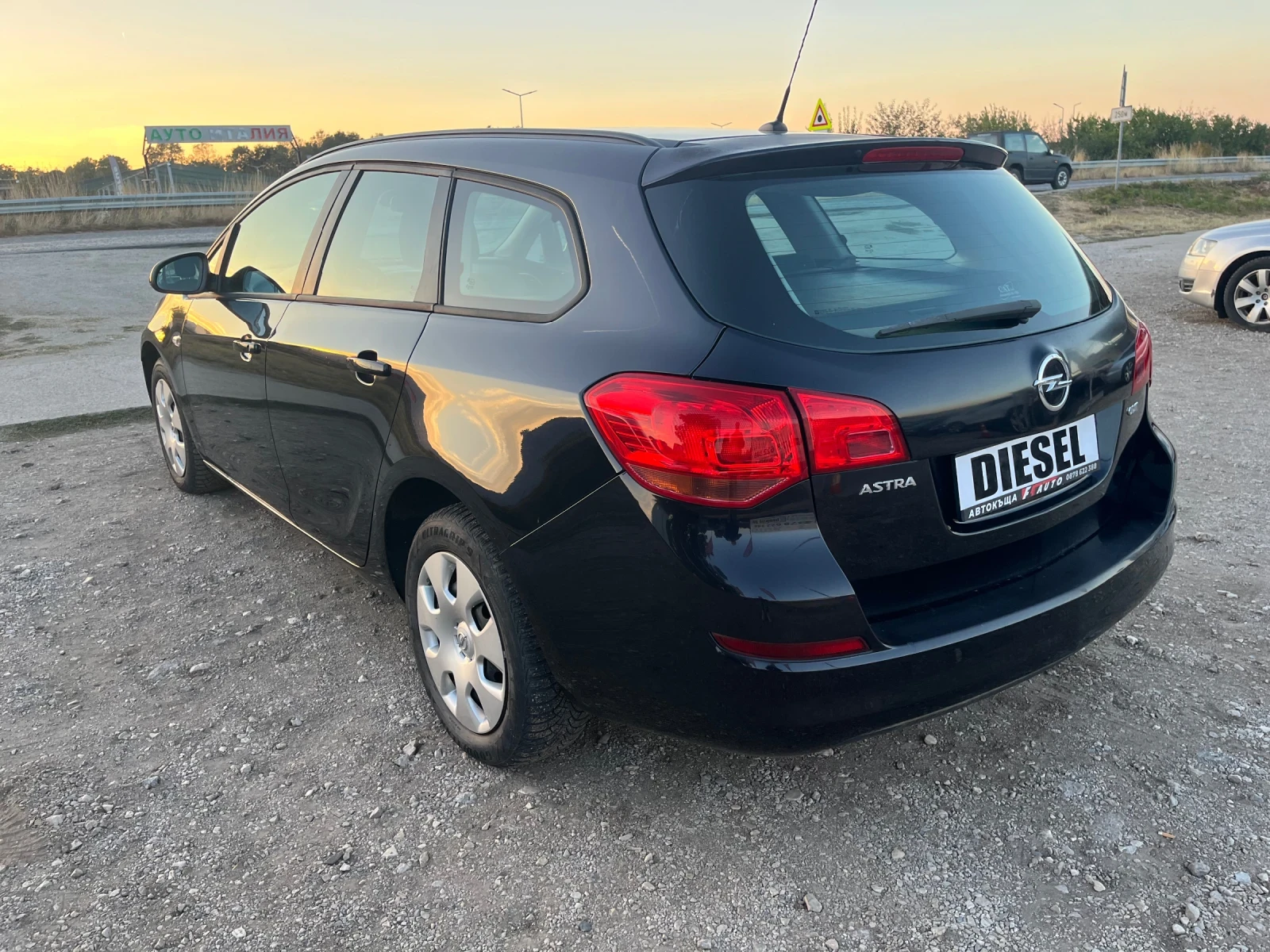 Opel Astra 1.7CDTI-110-ITALIA, снимка 11 - Автомобили и джипове - 56320827